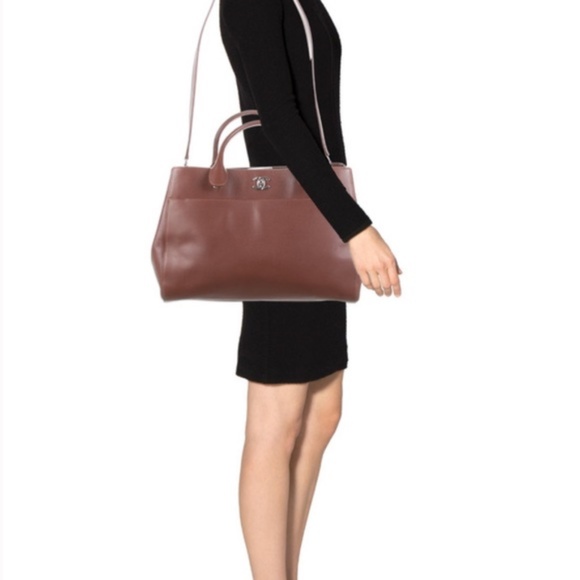 NEW - Chanel Executive Cerf Shopping Tote in Brown - Picture 4 of 14
